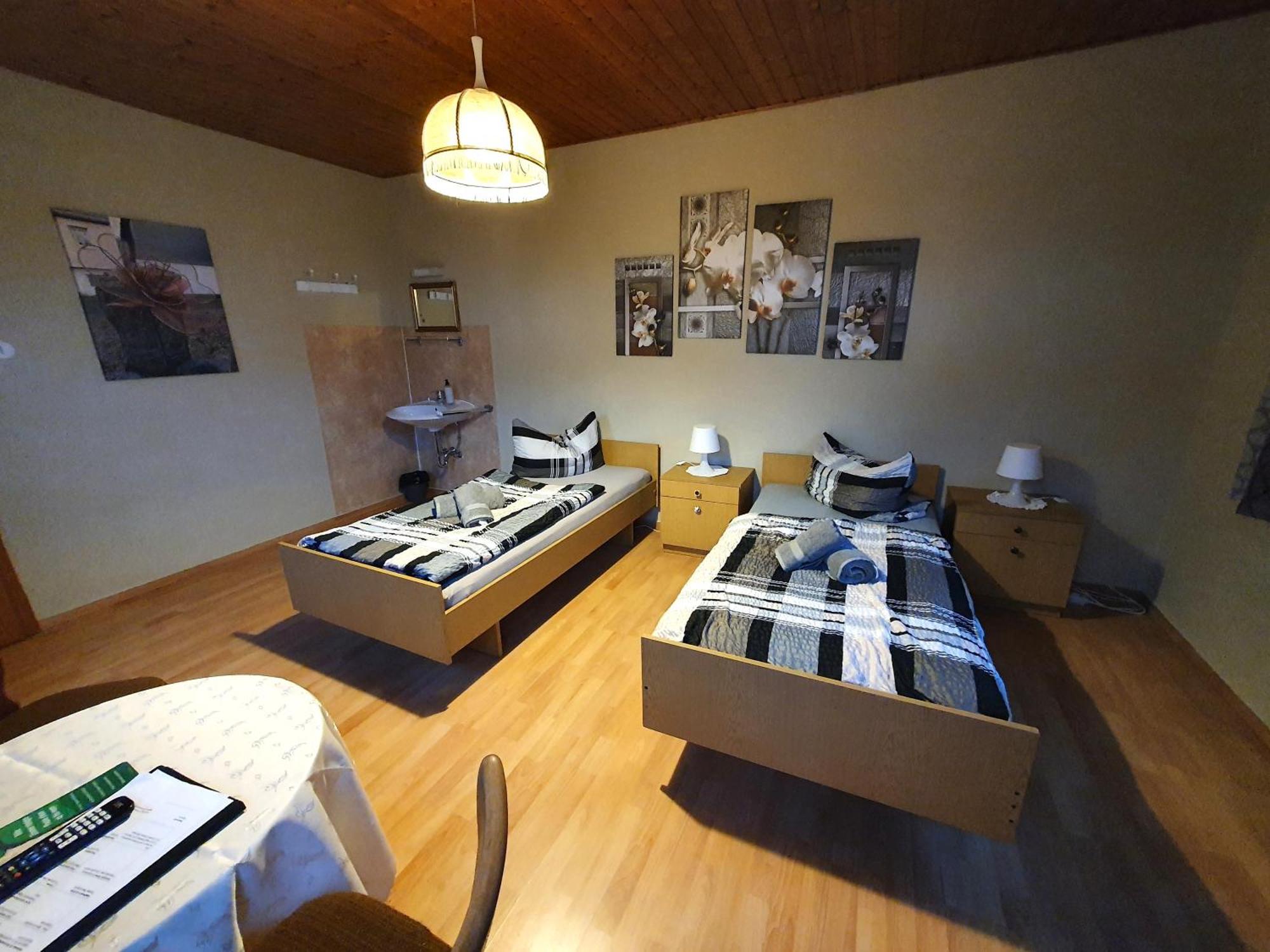 Gaestehaus Weisses Lamm - Monteurzimmer Nordhalben Bagian luar foto