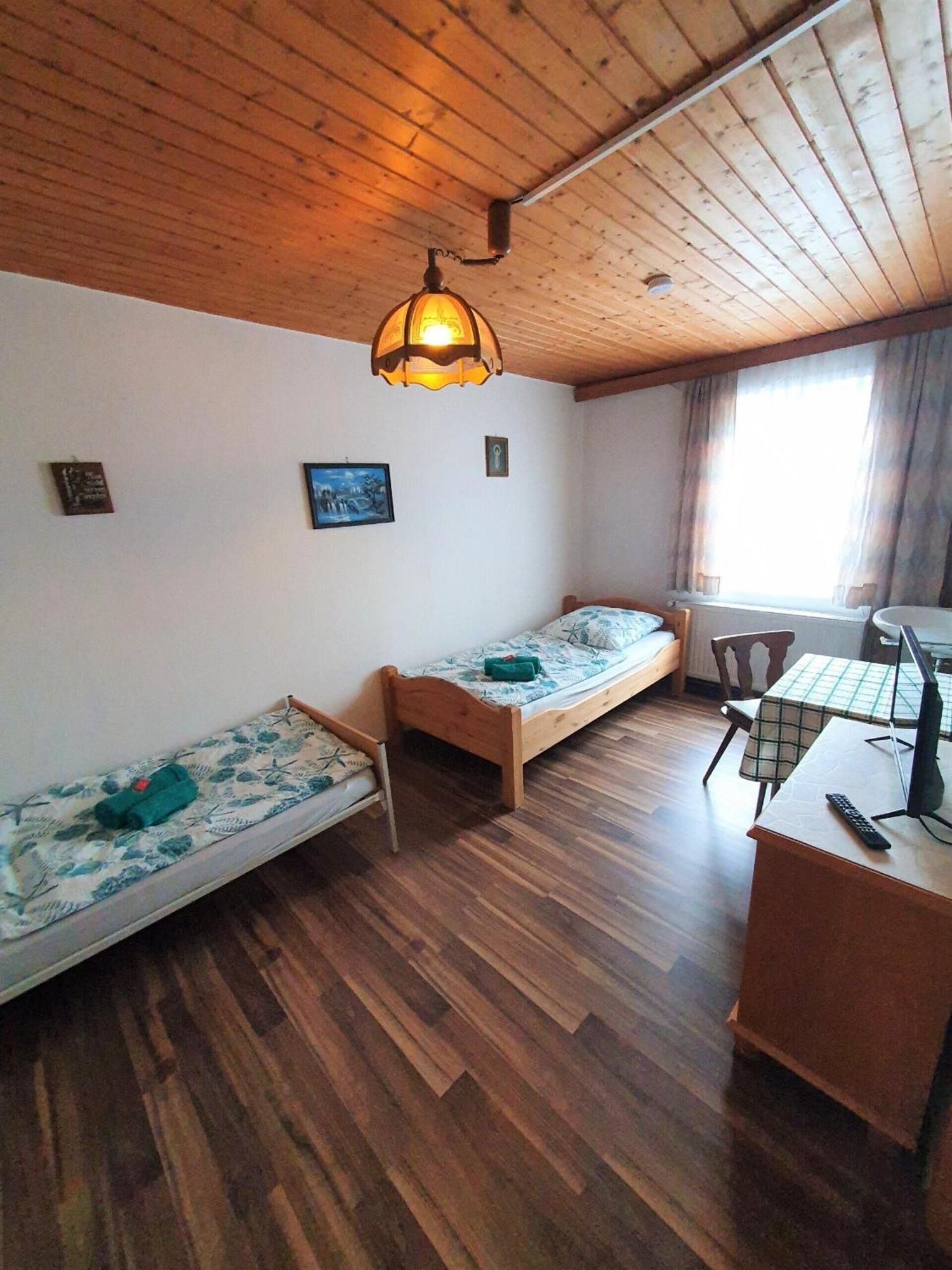 Gaestehaus Weisses Lamm - Monteurzimmer Nordhalben Bagian luar foto